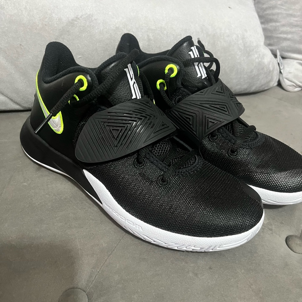 Boys Nike Kyrie shoes brand new size 7